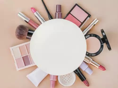 Natürliches Beste Make-up Produkte: Schöne Haut ohne Maskeneffekt