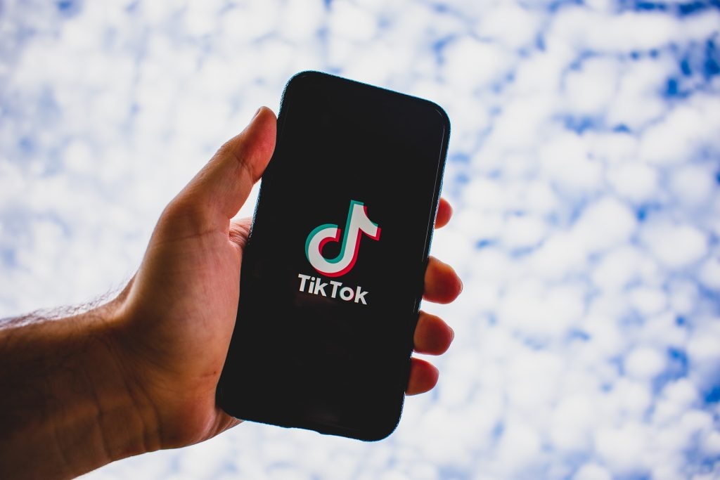 Mit TikTok Likes kaufen in die Trends kommen