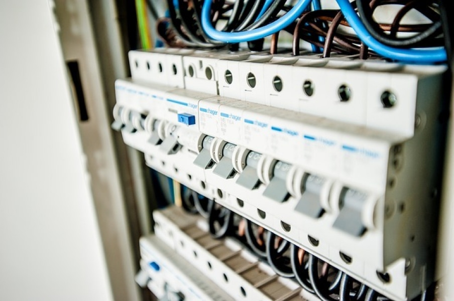 DGUV V3 Prüfung – Elektrosicherheit in Bürogebäuden und Industrieanlagen