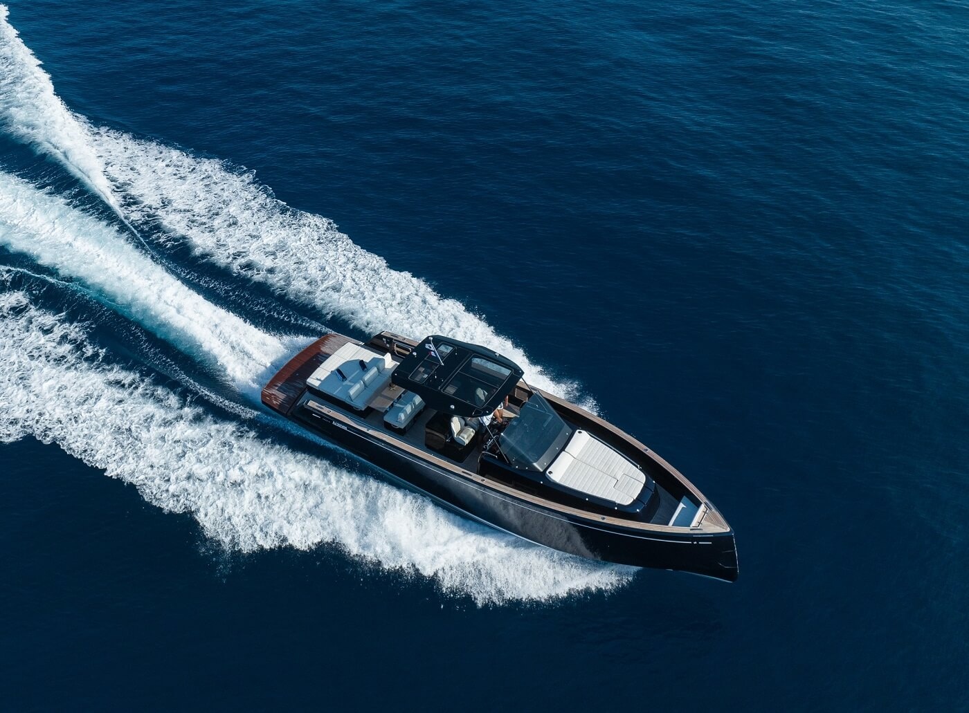 Von Insel zu Insel segeln: Yacht mieten Griechenland für ultimative Freiheit