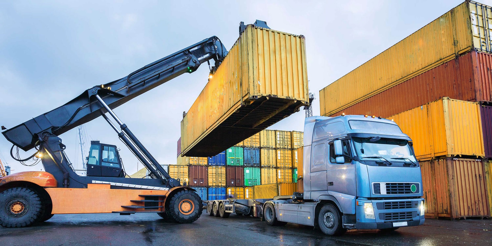 Zertifizierte Logistiklösungen für Gefahrstoffe mit Lithium Batterie Transport
